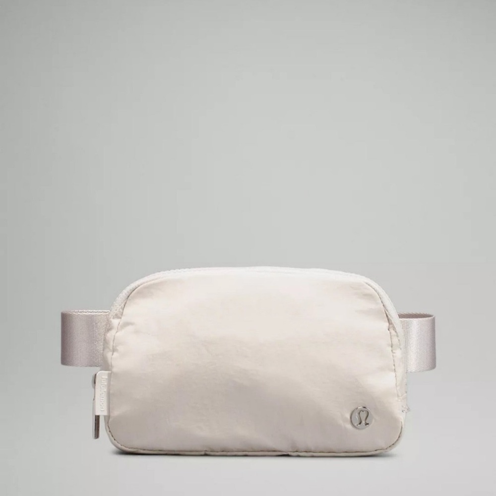 White opal belt bag NWT